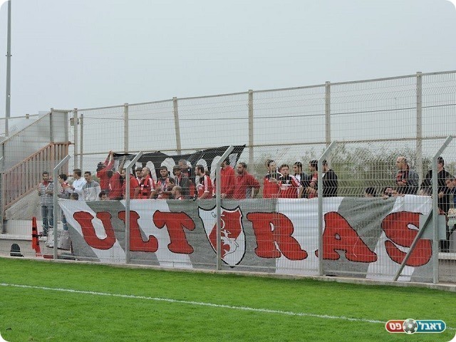 מלווים את הקבוצה לכל מגרש. אוהדי 'רובי שפירא' חיפה (פייסבוק עיר הפועלים)